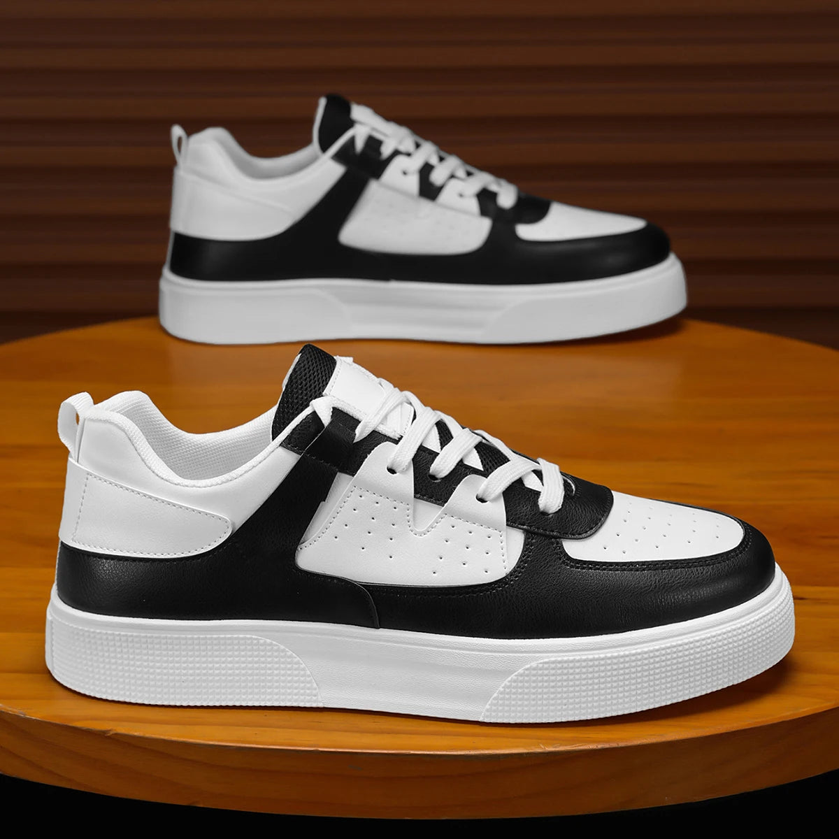 baskets de couleurs noir et blanche pour homme
