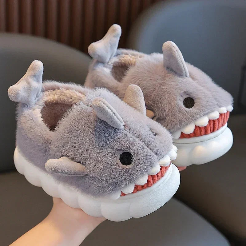 Chaussons requin enfant gris