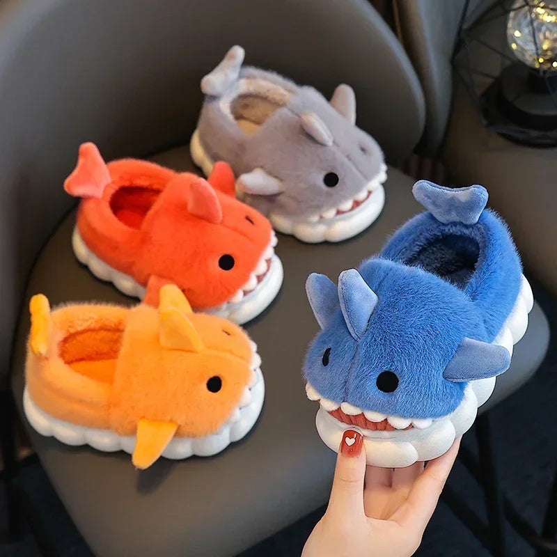 chaussons-requin-4-couleurs-enfants