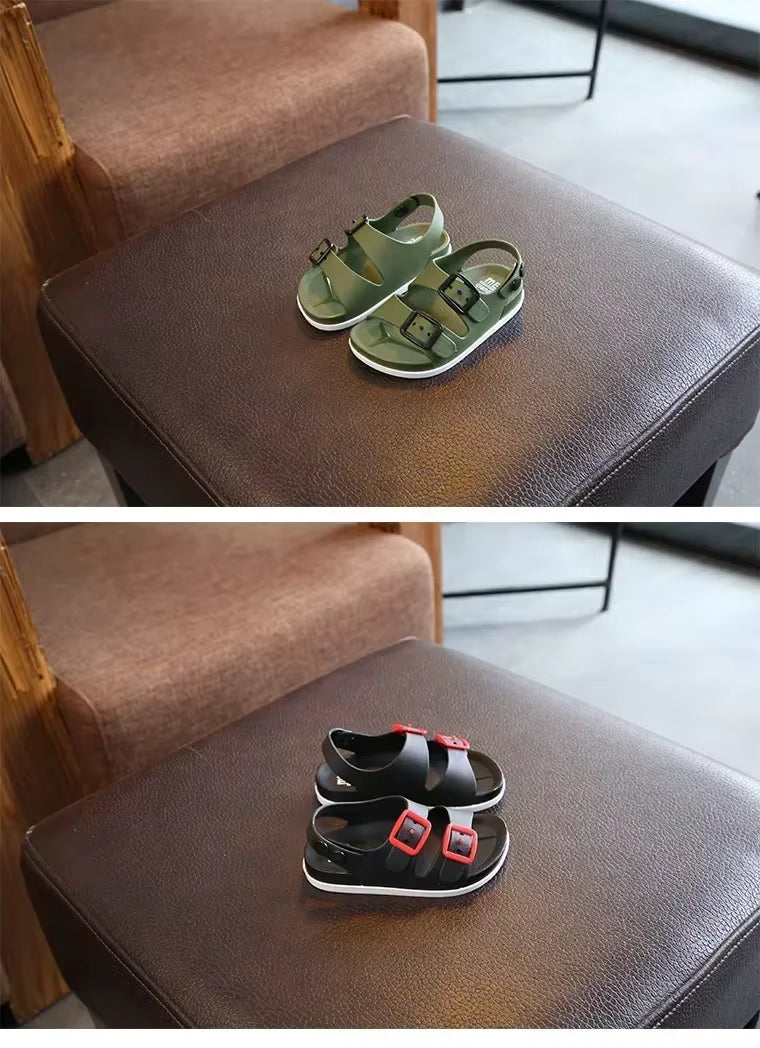 chaussures de plage pour enfant couleurs vert et noir