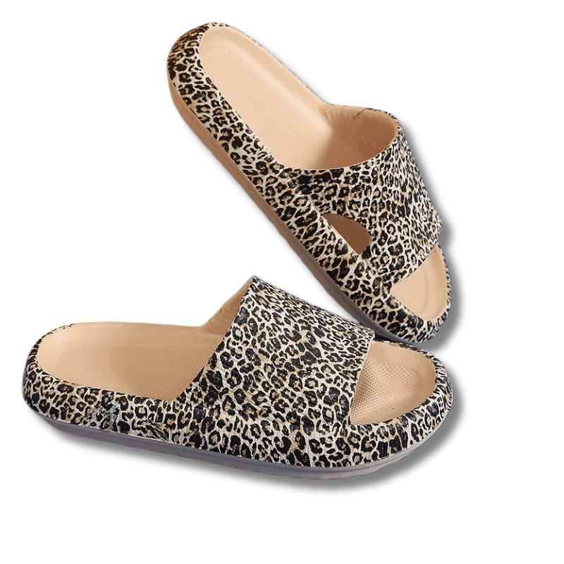 claquette leopard femme