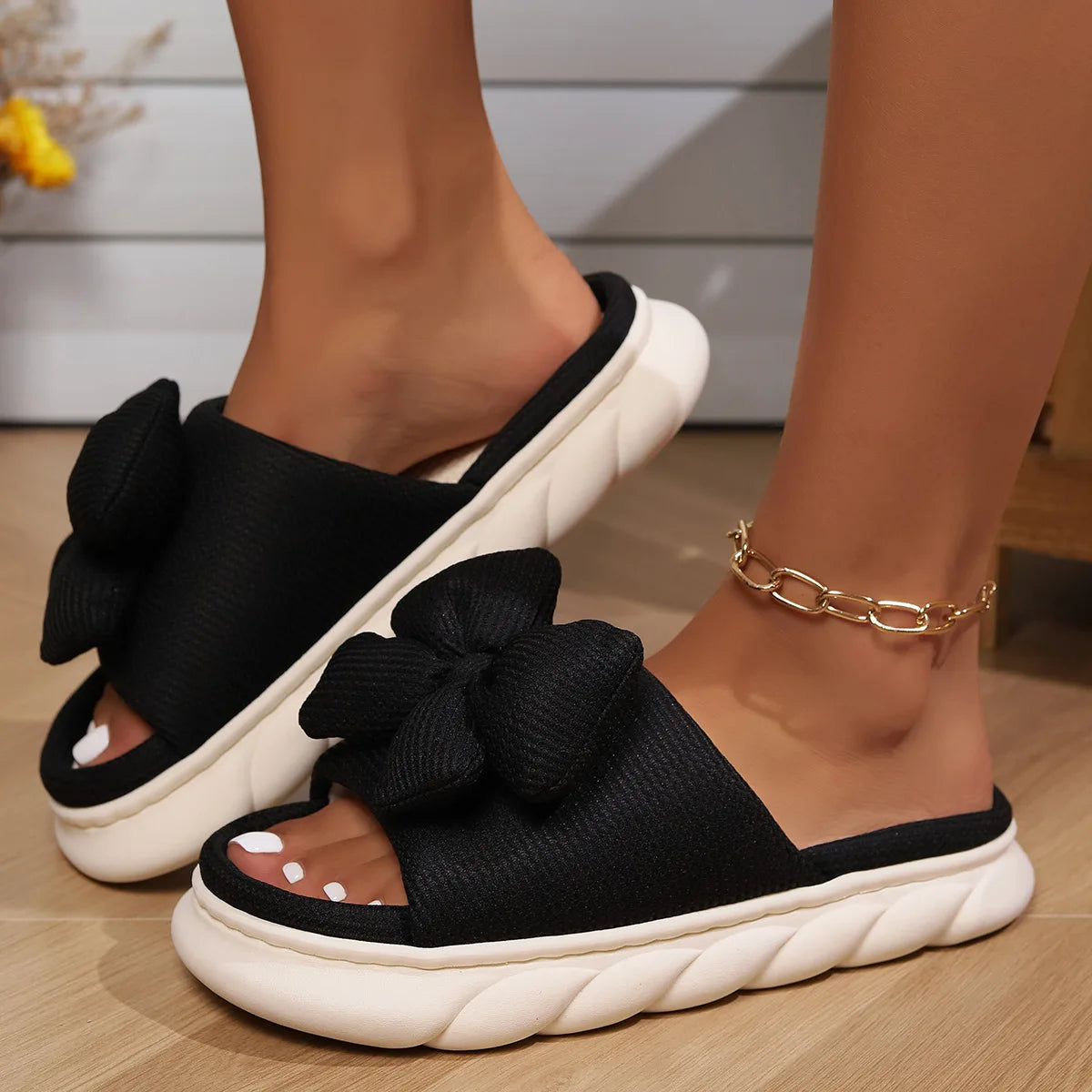 claquettes-confort-femme-noir-noeud-papillon