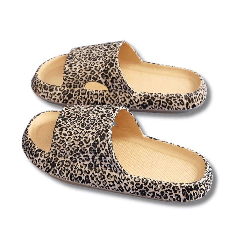 claquette leopard femme