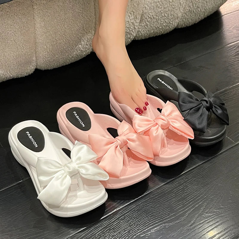 claquette noeud papillon couleur blanc rose et noir