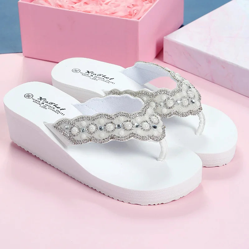 tongs compensées pour femme couleurs blanche tendance