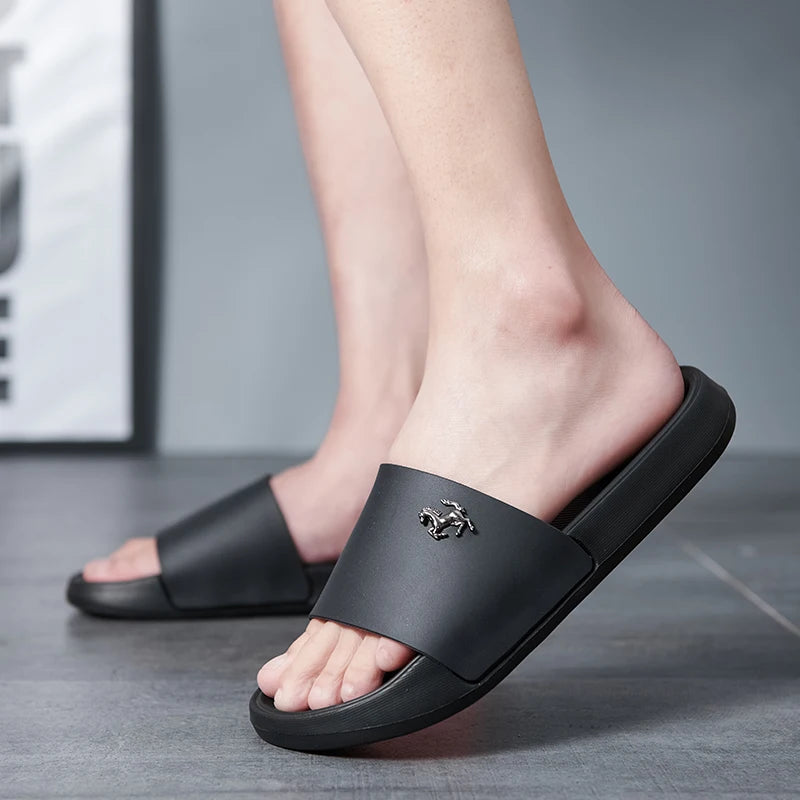 claquette noir homme