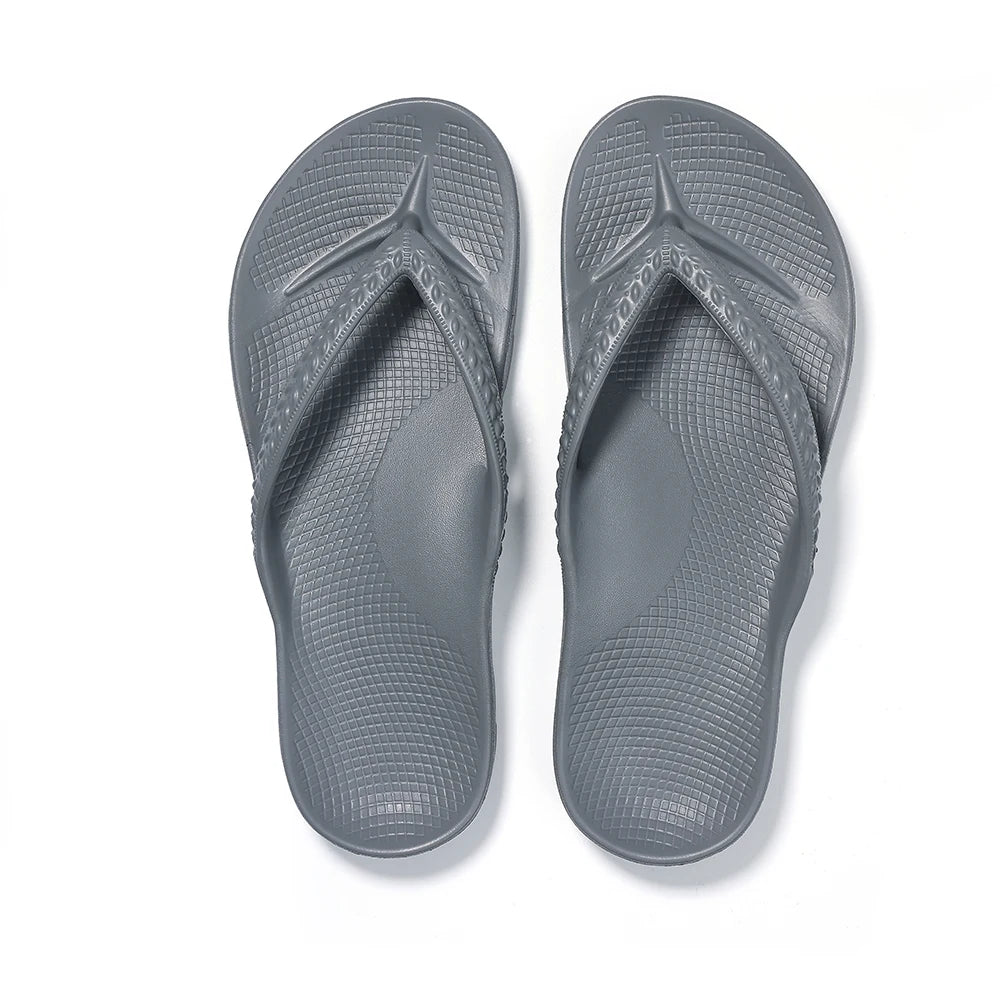 Tong confortable de couleur gris 
