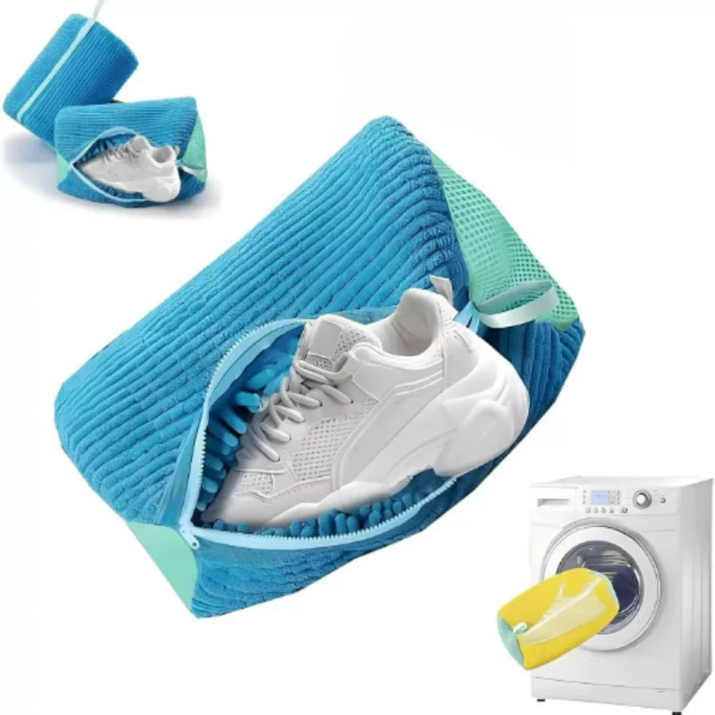 Baskets placées dans un sac lavage chaussure prêt pour la machine