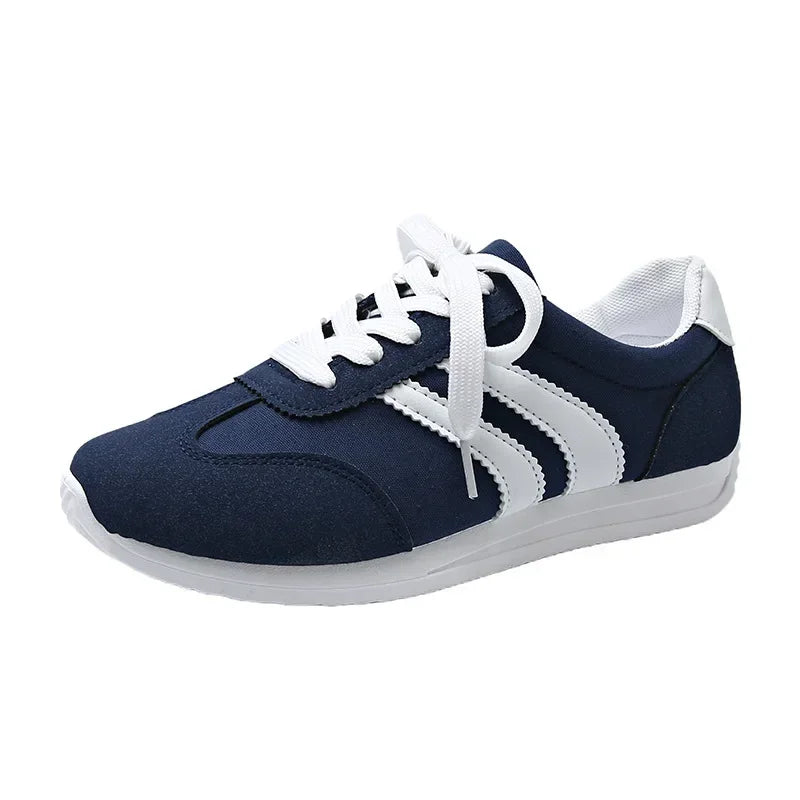 Baskets de sport pour femme coloris bleu marine – tige mesh respirant, semelle EVA blanche