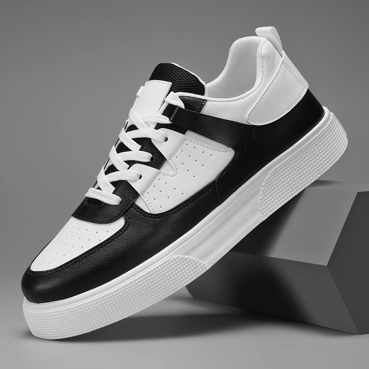 baskets tendance pour homme de couleurs blanche 