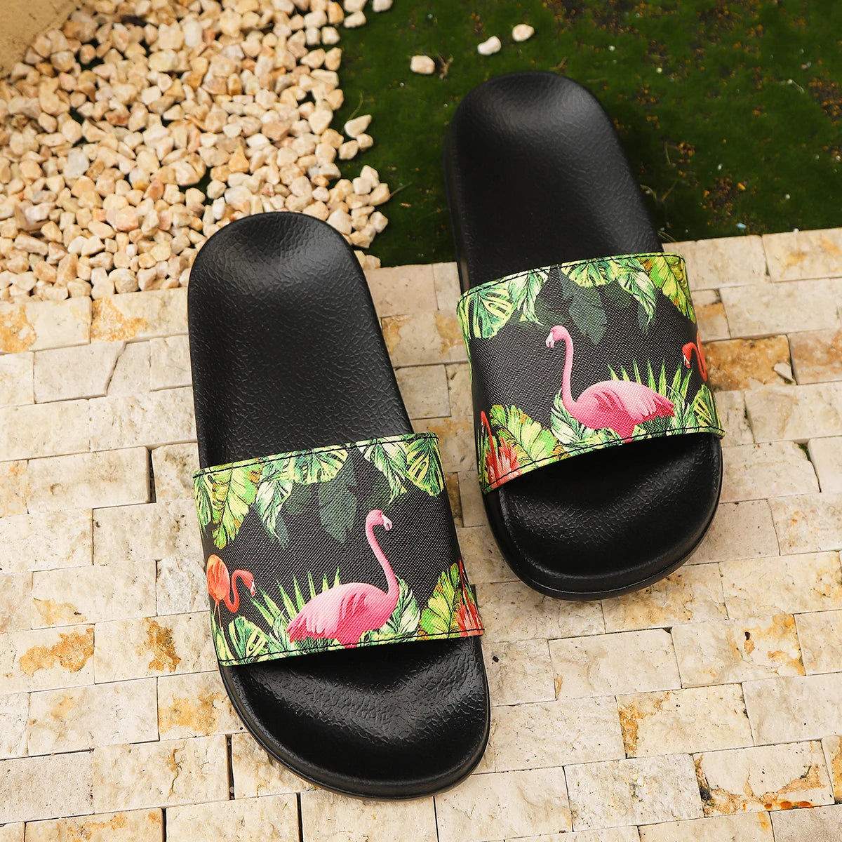 Claquette imprimée flamant rose 