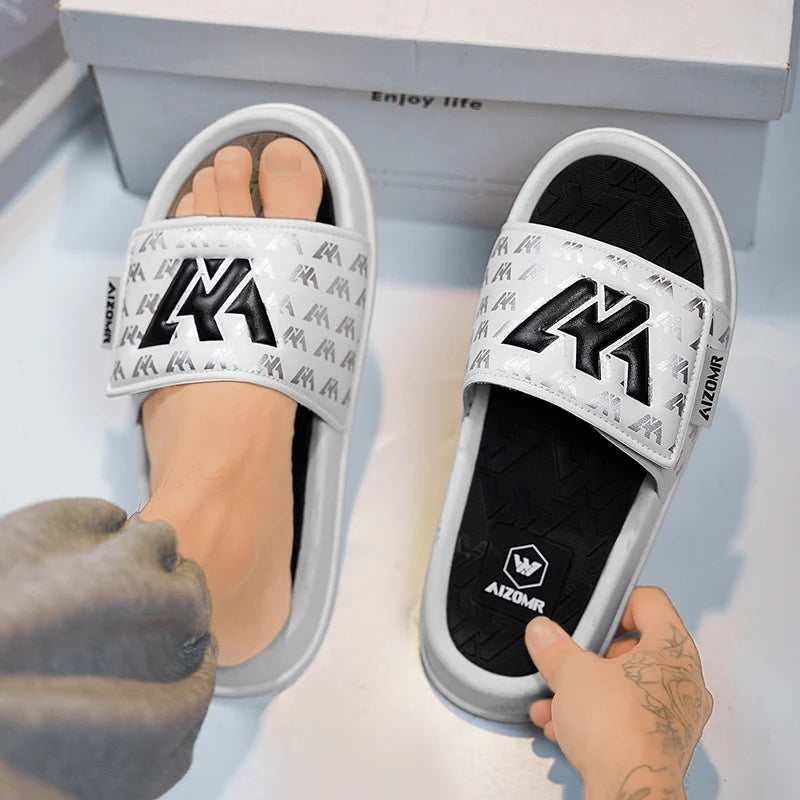 claquettes noir et blanche