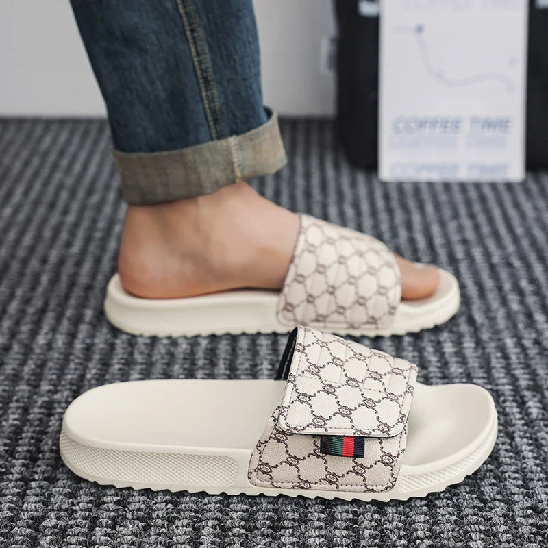 Homme portant des sandales grandes tailles en EVA confortables