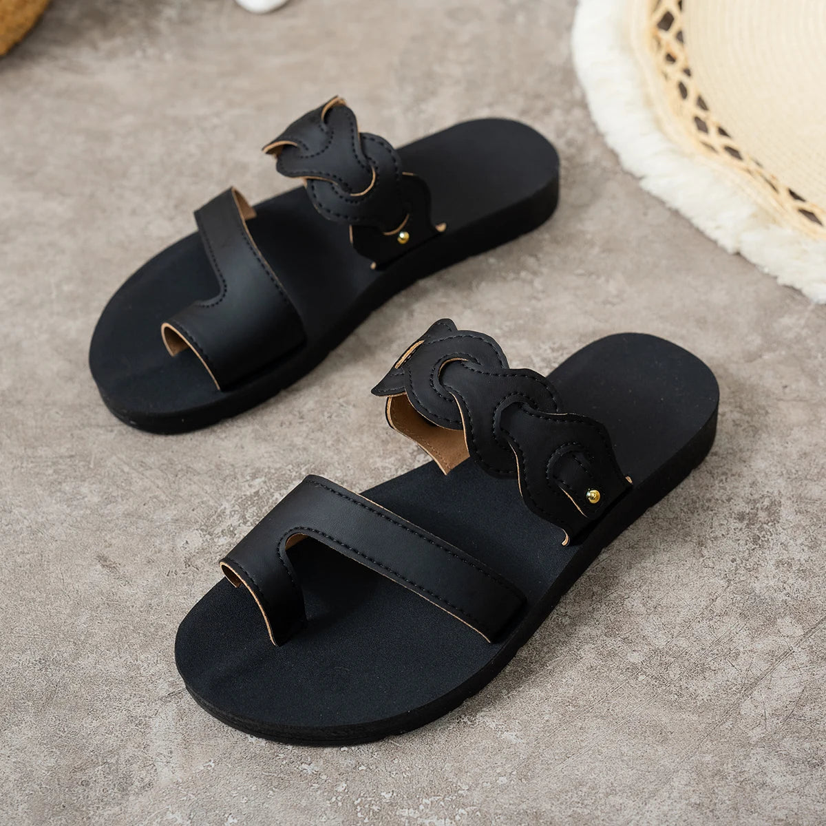 sandales de couleur noire pour femme